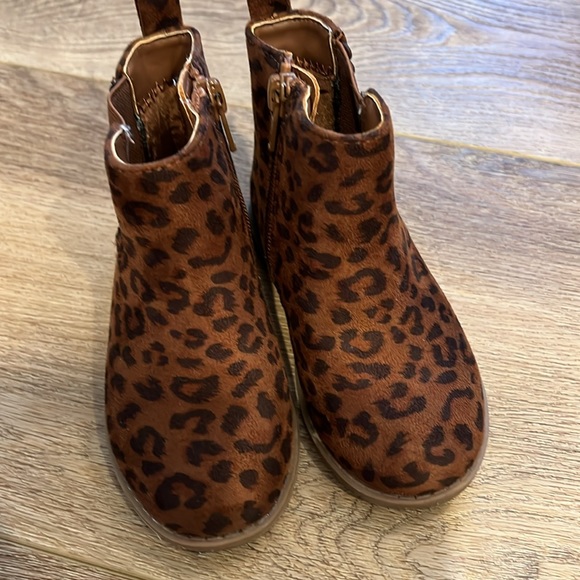 Old Navy Shoes- 3 pairs Toddler Girl size 7 - Picture 9 of 11